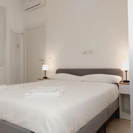 Waterfront Park Apartment *